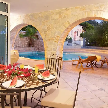 Mantenuta Villa Kardhakata