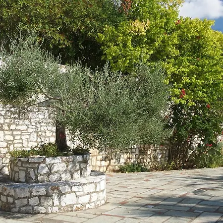 Mantenuta Villa